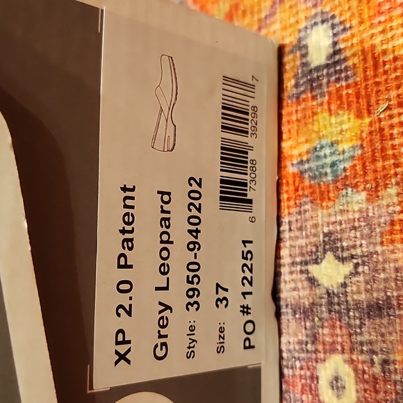 Dansko Grey leopard clogs size 37 - Picture 6 of 8